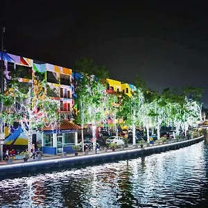 3* Hotel 906 Riverside