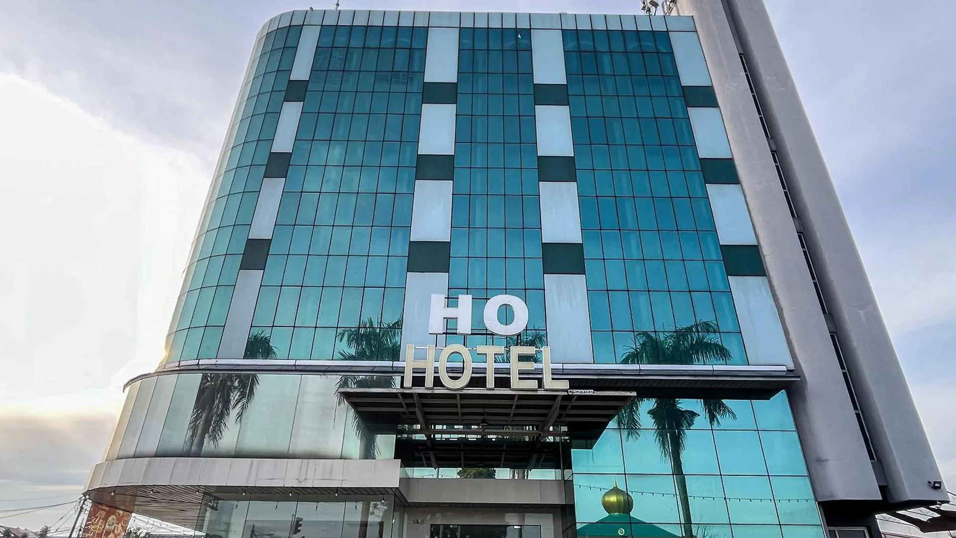 Ho Hotel contacts
